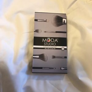 Mōda Studio 8pc Pro Glam Set